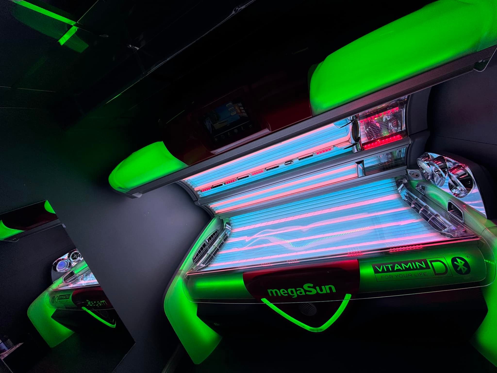 The megaSun 8000 with its canopy lit